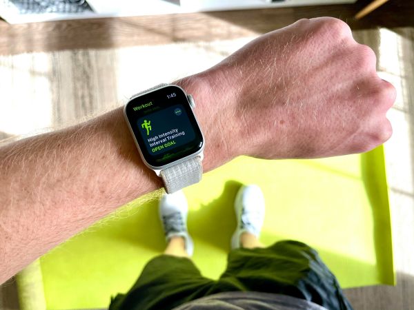 How Should Apple Watch Fit on Your Wrist